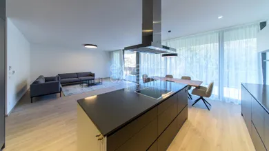 Na prenájom 4-izbový byt, 144 m², Bratislava-Staré Mesto