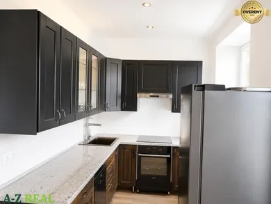 Na prenájom 3-izbový byt, 90 m², Bratislava-Staré Mesto, Sasinkova