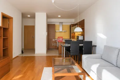 Na prenájom 2-izbový byt, 60 m², Bratislava-Karlova Ves