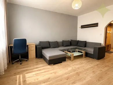 Na predaj 3-izbový byt, 70 m², Banská Štiavnica, J. Straku