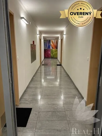 Na predaj 2-izbový byt, 57 m², Bratislava-Nové Mesto, Bajkalská