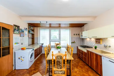 Na predaj 8-izbový dom, 300 m², Sokoľ, Hradná