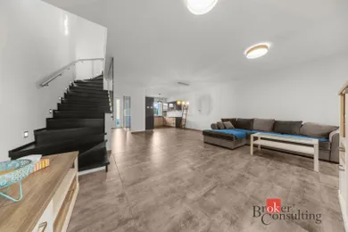 Na predaj 5-izbový byt, 116 m², Rovinka