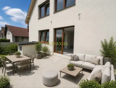 Na predaj 5-izbový dom, 244 m², Stupava, Bernolákova