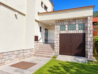 Na predaj 4-izbový dom, 320 m², Lipovec, Horná