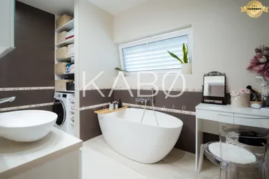 Na predaj 5-izbový dom, 117 m², Nitrianske Hrnčiarovce, Ružová