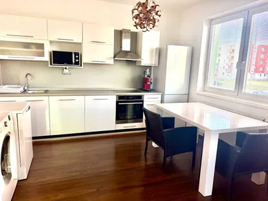 Mieszkania na wynajem, 3-pokojowe, Nové Zámky · €600