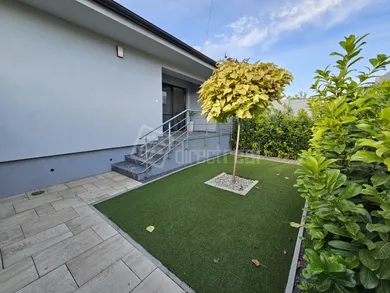 Na predaj dom, 84 m², Trstice, Hlavná