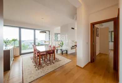 Na prenájom 5-izbový byt, 179 m², Bratislava-Staré Mesto