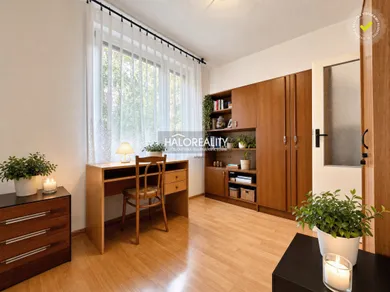 Na predaj 3-izbový byt, 64 m², Levice