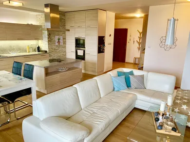 Mieszkania na wynajem, 4-pokojowe, Košice-Západ · €1590