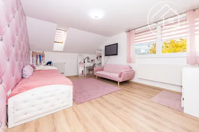 Na predaj 5-izbový dom, 168 m², Necpaly, -