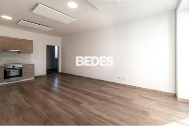 Na prenájom 2-izbový byt, 59 m², Prievidza, Zadná