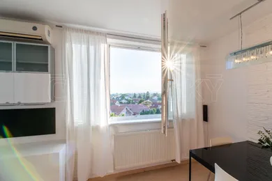 Na predaj 4-izbový byt, 79 m², Senec, Svätoplukova