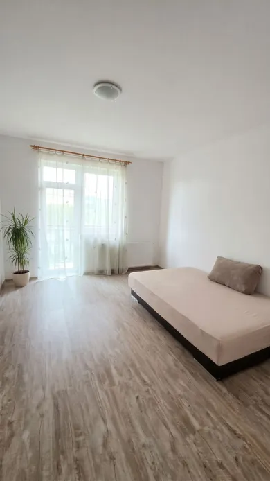 Na prenájom 3-izbový byt, 85 m², Šintava, Nitrianska