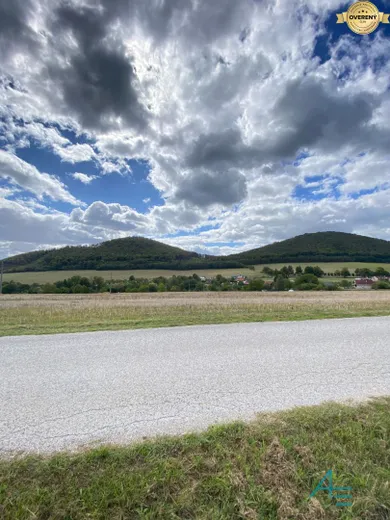 Na predaj pozemok, Košariská