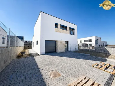 Na predaj 5-izbový dom, 157 m², Bratislava-Záhorská Bystrica