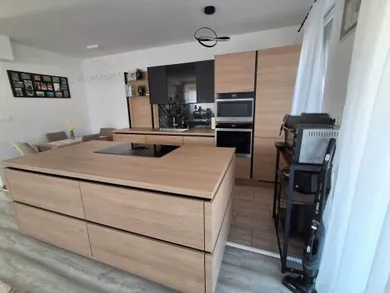 Na predaj 5-izbový dom, 114 m², Levél