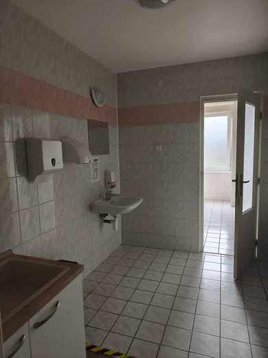 Na prenájom komerčné, 19 m², Zvolen, Hronská