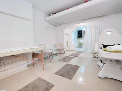 Lokale komercyjne na wynajem, Bratislava-Staré Mesto · €350