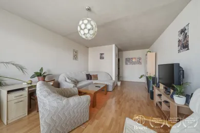 Na predaj 3-izbový byt, 86 m², Bratislava-Petržalka, Holíčska