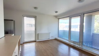 Lokale komercyjne na wynajem, Bratislava-Nové Mesto · €525
