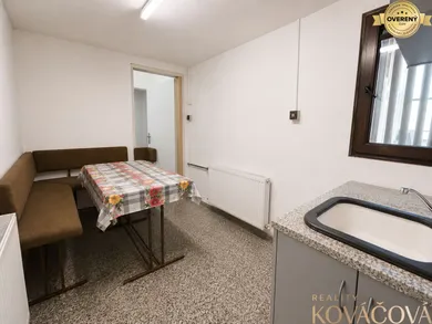 Na prenájom komerčné, 220 m², Mníchova Lehota