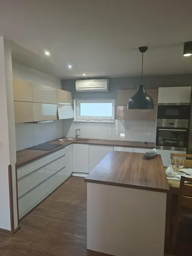 Domy na sprzedaż, 4-pokojowe, Košice-Krásna · €430 000