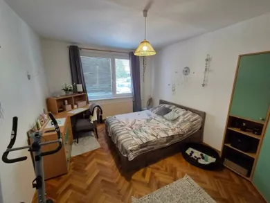 Na predaj 3-izbový byt, 83 m², Nové Zámky, Nám. Gy. Szechényiho