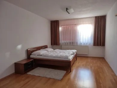 Na prenájom dom v Nitra · €1 300 · Dokončené
