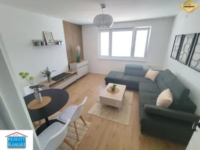 Mieszkania na wynajem, 3-pokojowe, Nové Zámky · €650