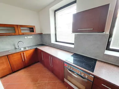 Na predaj 3-izbový dom, 195 m², Komárno