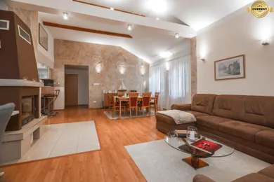 Na predaj 4-izbový dom, 137 m², Bratislava-Vrakuňa, Žihľavová