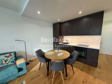 Na predaj 2-izbový byt, 43 m², Bratislava-Lamač, Bakošova