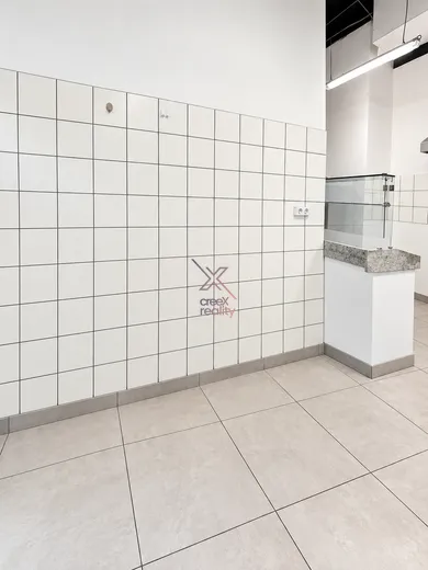 Na predaj komerčné, 77 m², Trnava, Novomestská ulica