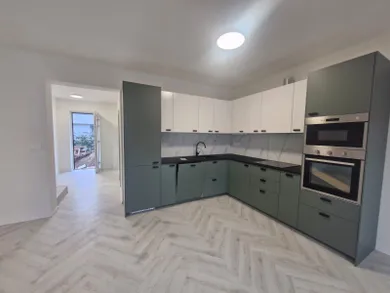 Byty na prenájom 5-izbový, Bratislava-Vrakuňa · €1 800