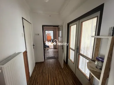 Na predaj 4-izbový dom, 170 m², Veľké Kostoľany