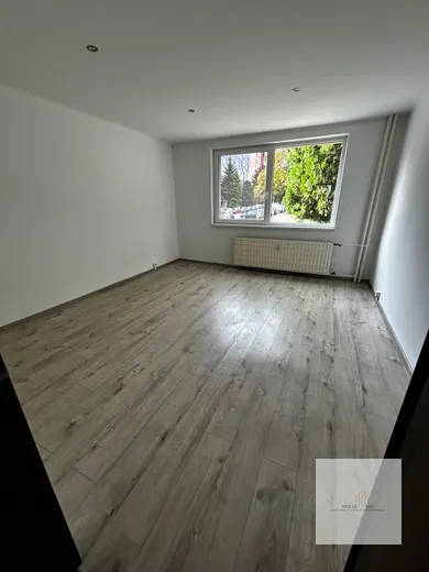 Na predaj 1-izbový byt, 48 m², Šaľa, Slnečná