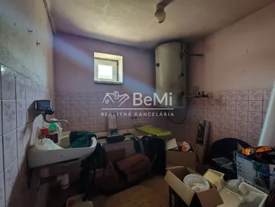 Na predaj pozemok, 101 m², Hokovce