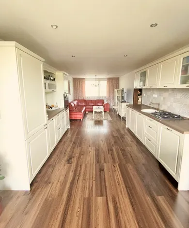 Na predaj 3-izbový byt, 74 m², Levice, Kpt. J. Nálepku
