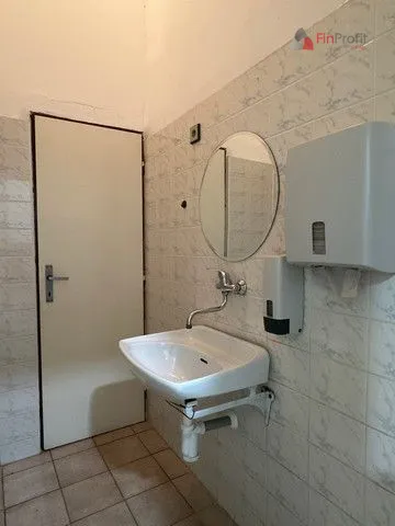 Na prenájom komerčné, 23 m², Bratislava-Staré Mesto, Radlinského