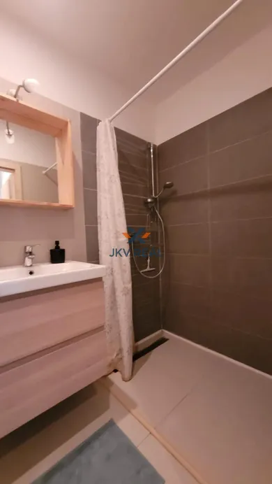 Na prenájom byt v Bratislava-Nové Mesto · €900 · Dokončené