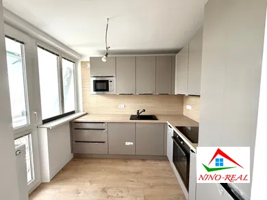 Na predaj 4-izbový byt, 63 m², Bratislava-Devínska Nová Ves, Hradištná