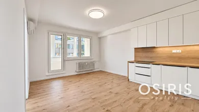 Na predaj 5-izbový byt, 86 m², Bratislava-Karlova Ves, Pribišova