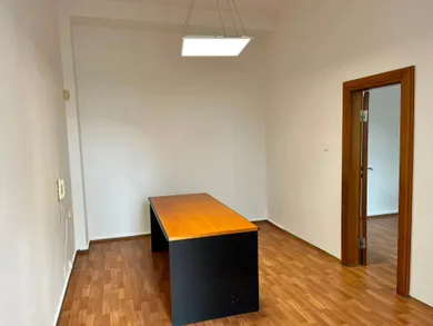 Na prenájom komerčné v Trnava · €550 · Pôvodný stav