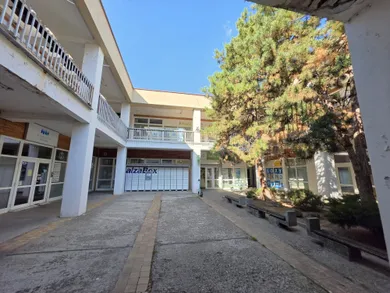 Na prenájom komerčné, 218 m², Bratislava-Ružinov, Rezedová