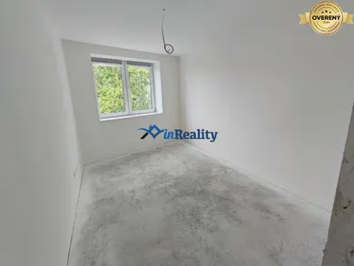 Na predaj 4-izbový byt, 100 m², Hriňová, Školská