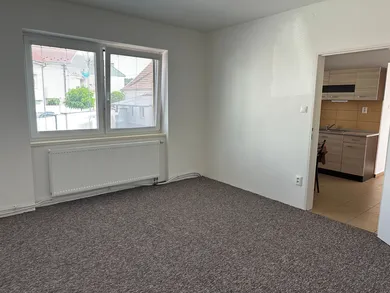 Na prenájom 2-izbový byt, 62 m², Piešťany