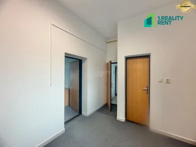 Na prenájom komerčné, 30 m², Čadca, Námestie slobody