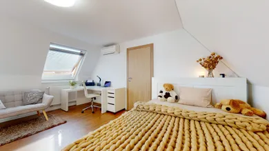 Na predaj 8-izbový dom, 57 m², Piešťany
